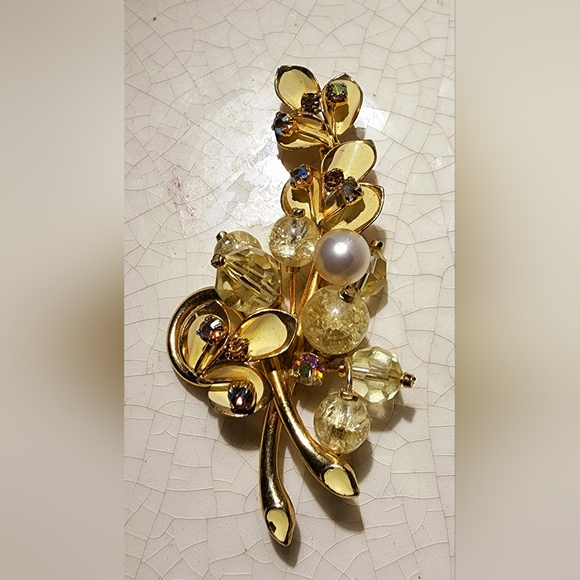 Kramer enameled yellow Aurora Borealis gemstone leaf bouquet bauble brooch - Picture 2 of 5